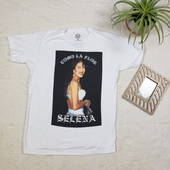 Selena Official Merchandise Tops - Selena Quintanilla "como la flor" Band Tee